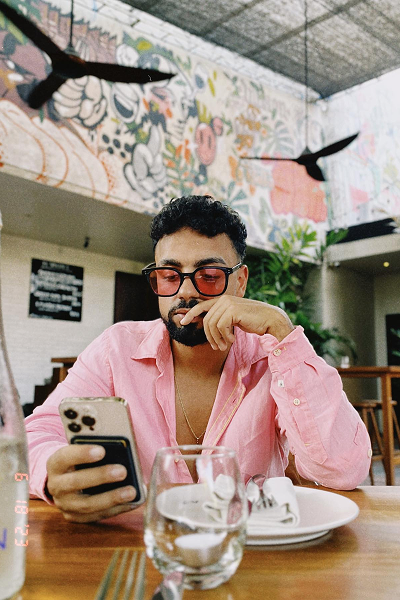 Rebien at cafe
